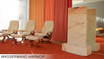 Wasserwand aus Marmor