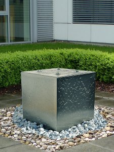 Edelstahl Gartenbrunnen Cube
