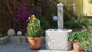 Wandbrunnen aus Naturstein