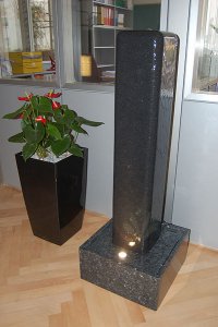 Granit Wassersäule Nero Assoluto II
