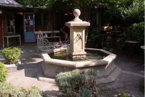 Natursteinbrunnen Lorent. Zu 100...