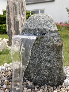 Granitbrunnen Wasserfall - Eisgl...