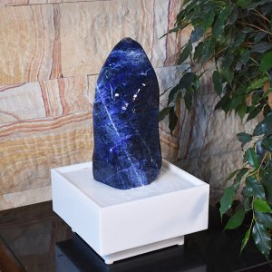 Edeslteinbrunnen Sodalith kombinierte mit weißer Thassos Marmor Steinschale Bild 01