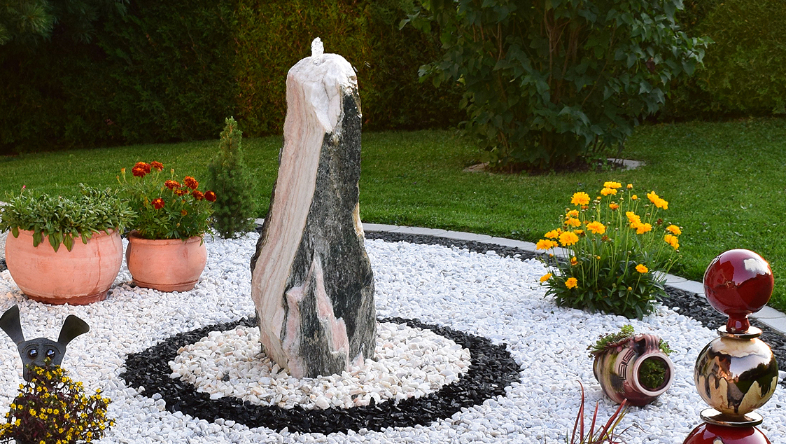 Quellsteine für IHren Garten über 2000 Steine lagernd und sofort verfügbar. Bereits ab 149,- Euro für ein Komplettset